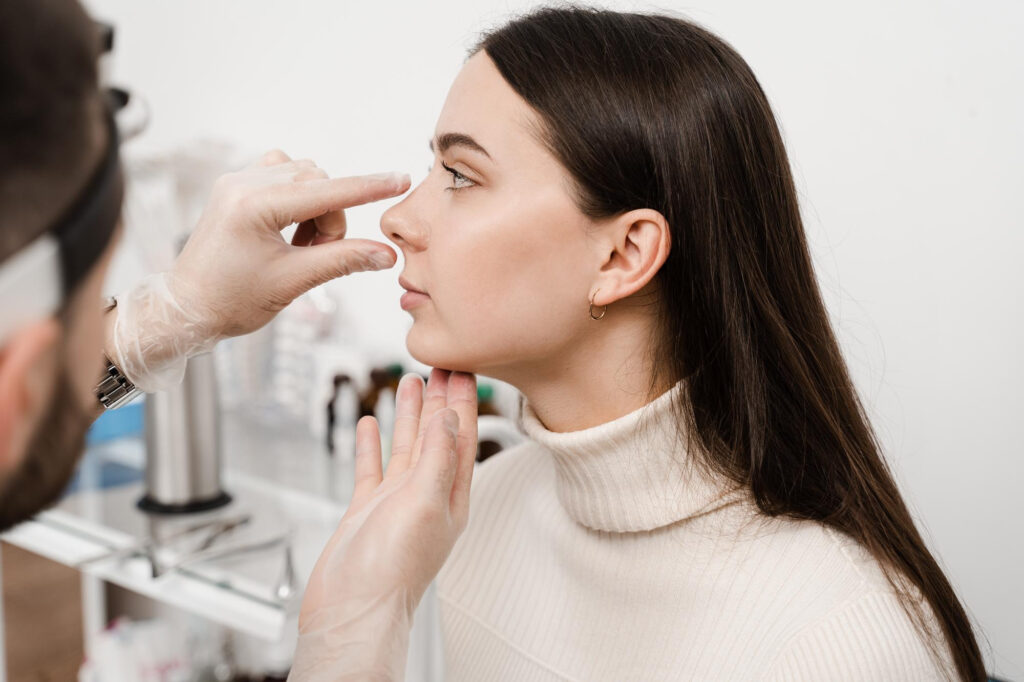 Valoración para elegir rinoplastia o rinomodelación