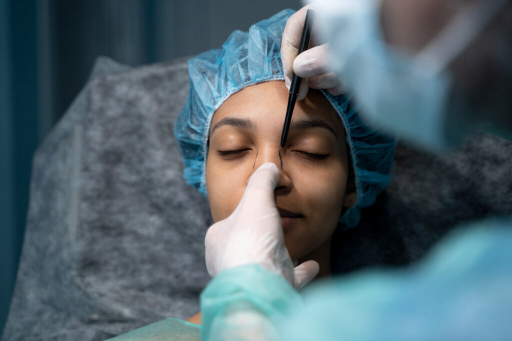 Cómo se hace una rinoplastia ultrasónica